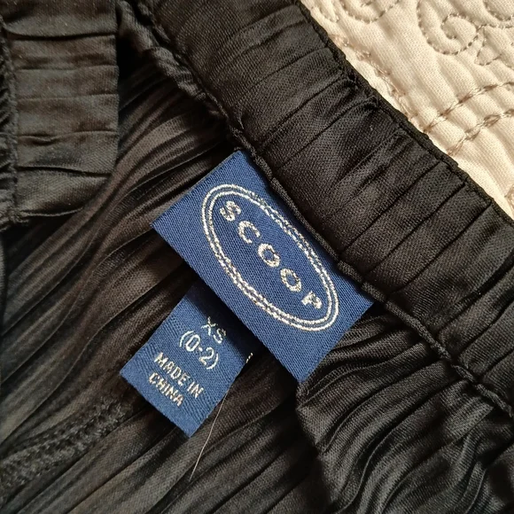 Scoop Black Dress Size 0-2 - Picture 4 of 9